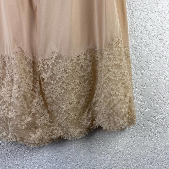 Vanity fair vintage beige lace hem slip skirt - Picture 3 of 5